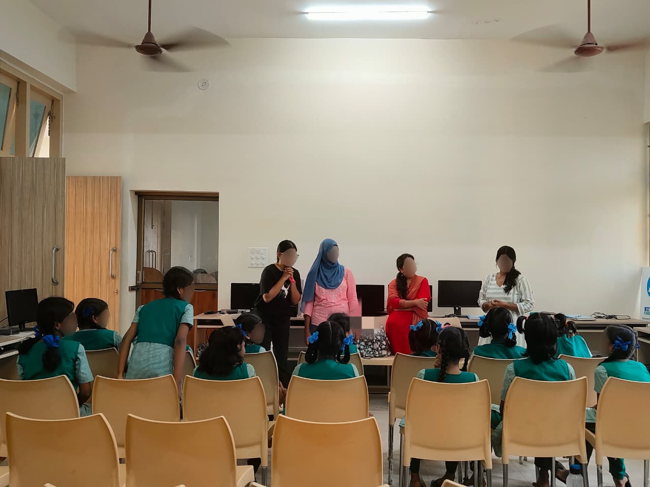 U&I mentoring session with primary school students